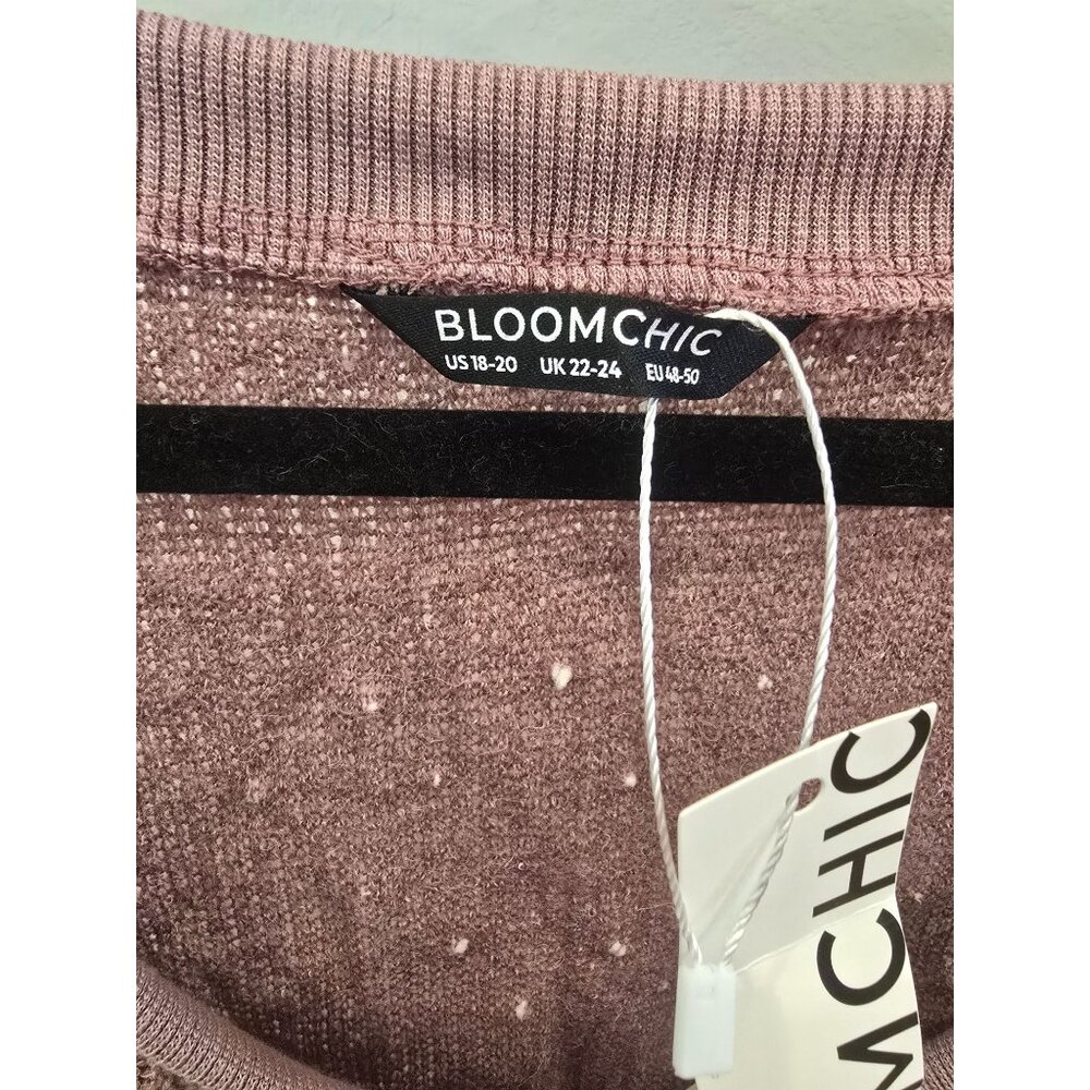 Bloomchic Womens V-Neck Pink Sweater  22-24 Soft & Comfortable Knit NWT - Picture 2 of 3